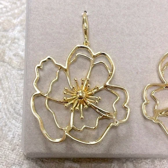 Brand New BaubleBar Gold Tone Oversized Flower Floral Blossom Drop Earrings - Picture 6 of 11